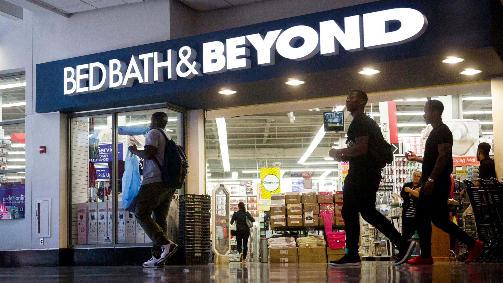 Investor Ryan Cohen completes planned sale of Bed Bath & Beyond stake, stock falls 30%
