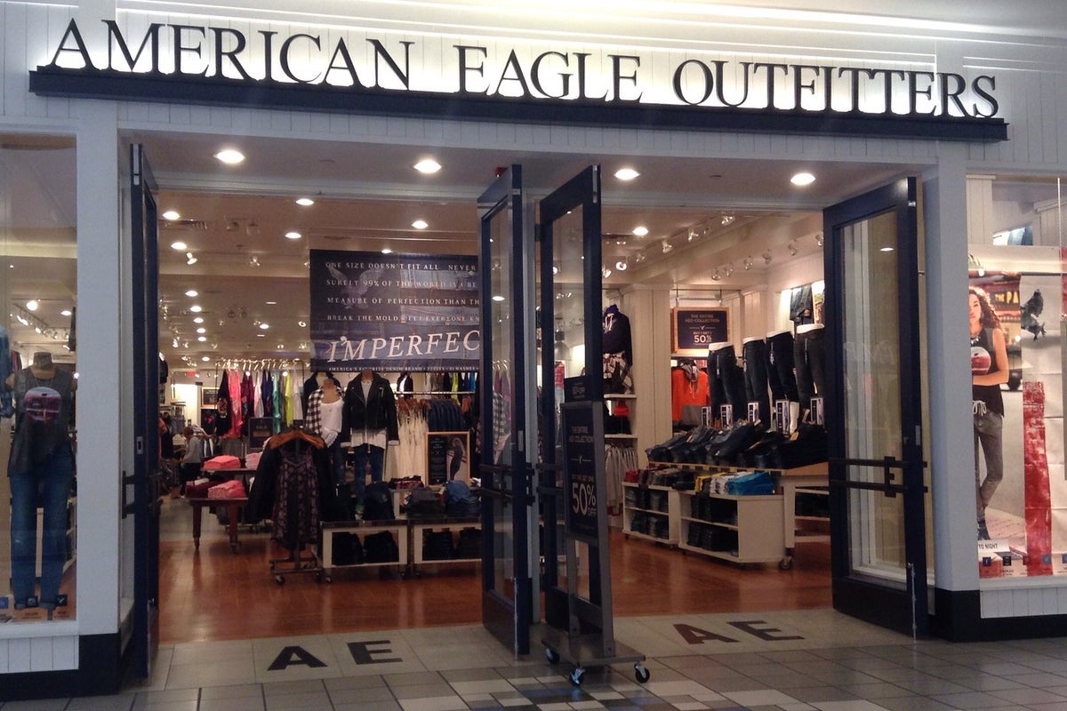 American Eagle Outfitters (NYSE:AEO) – Teen Clothing Retailers Are Getting Smacked By Inflation, And This Analyst Has A Dire Prediction For One