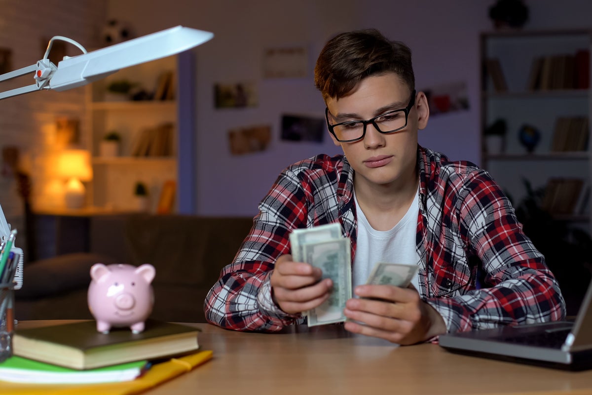 How To Ensure Your Teen Gets A Head Start In Financial Literacy