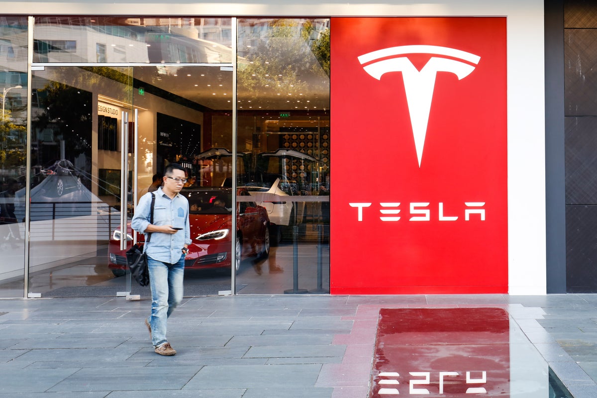 Tesla China Demand Not Budging? EV Maker Reportedly Mulls Another Price Cut As Order Intake Remains Anemic - Tesla (NASDAQ:TSLA)
