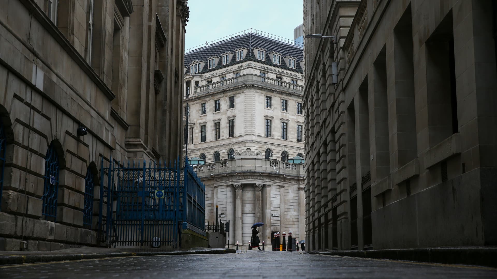 Bank of England raises rate by 75 basis points, biggest hike in 33 years
