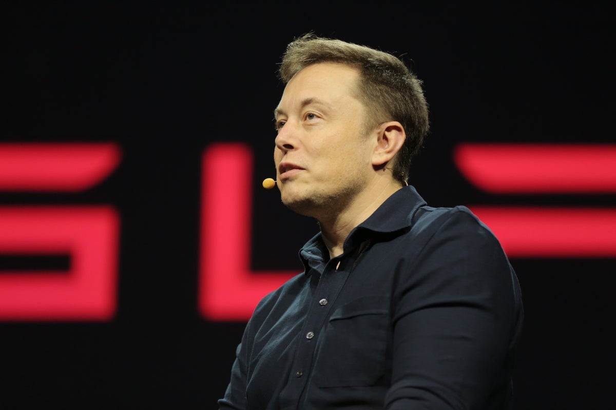 Elon Musk Sells $3.6B Of Tesla Stock This Week As He Tries Running Tight Twitter Ship - Tesla (NASDAQ:TSLA)