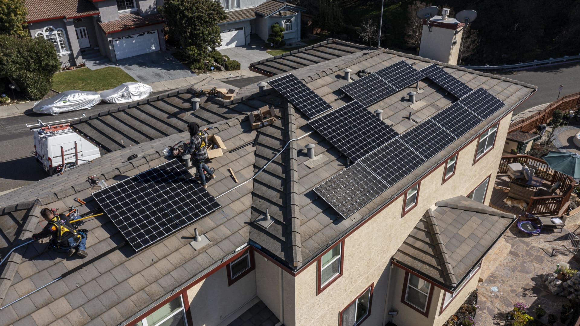 California lowers solar energy incentives for homeowners