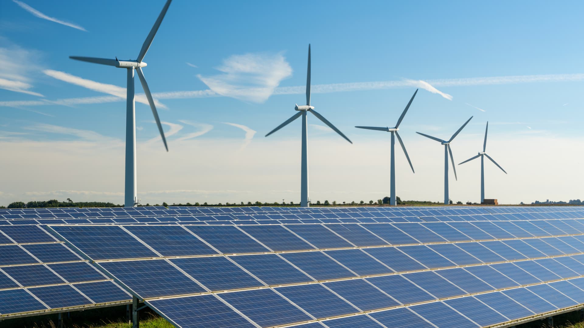 Analysts love these 3 renewable energy stocks that could see more than 50% upside