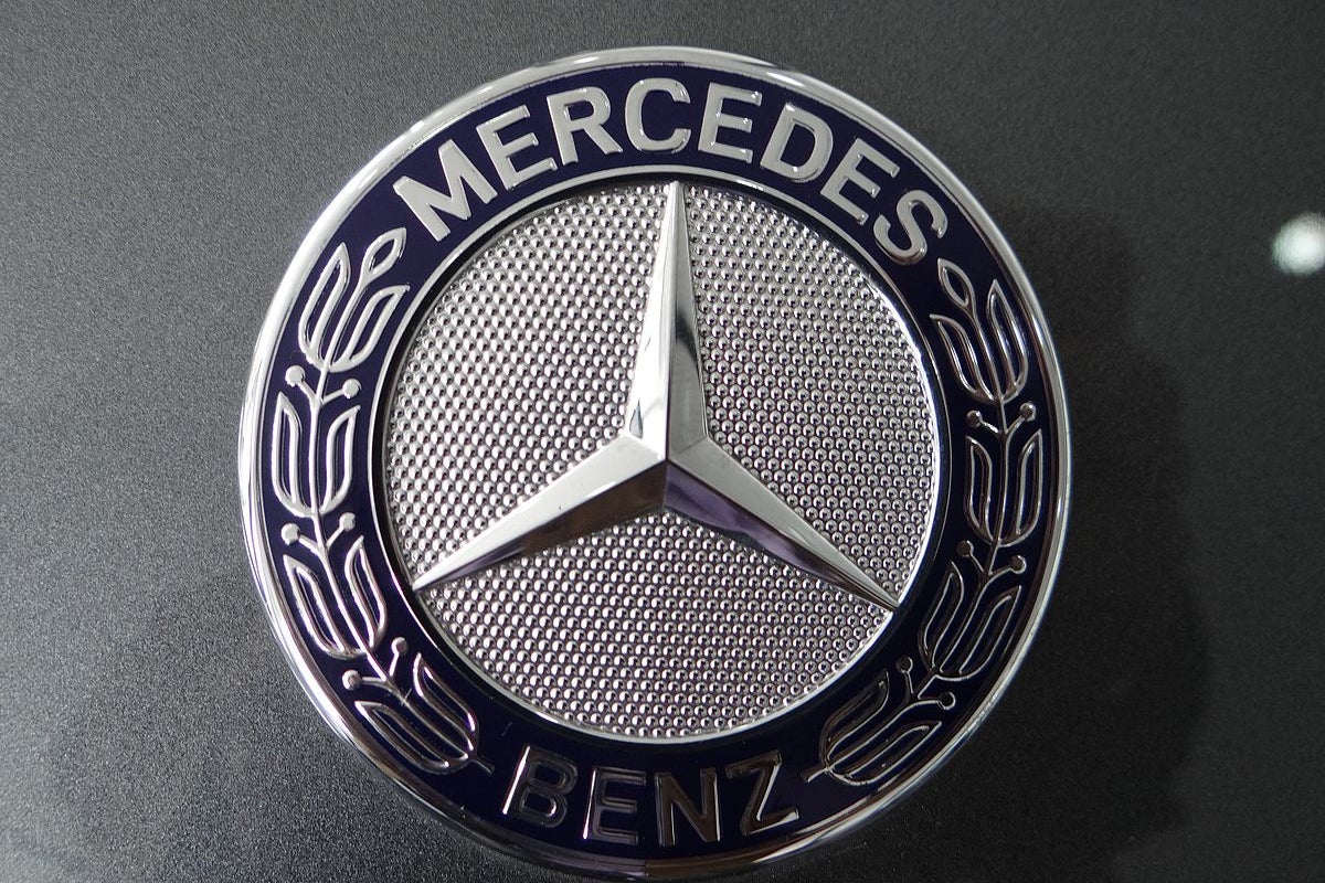 Mercedes Goes Tesla Way - To Boost EV Charging Network - Mercedes-Benz Group AG ADR (OTC:DMLRY)